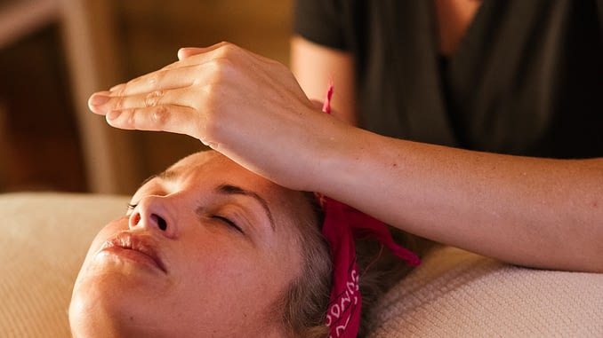 pexels-anete-lusina-5240734 reiki-energy-healing